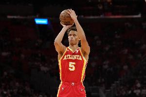 这也太铁了！丹尼尔斯16投仅3中拿到6分5板4断 上半场12中3