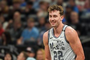 💪本赛季小瓦格纳25.1分5.6板1.4断 队史仅有麦迪达成该数据