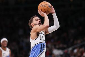 能攻善传！特雷-杨半场12中16砍全队最高16分外加5助 罚球3中3