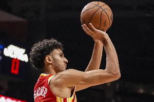 率先发力！老鹰状元里萨谢首节5中4拿到11分4板 三分3中2