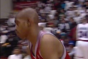 95年麦当劳扣篮大赛，18岁的卡特各种炸裂暴扣看嗨全场球迷！